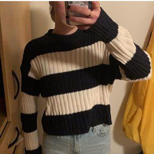 AMERICAN EAGLE CROPPED SWEATER